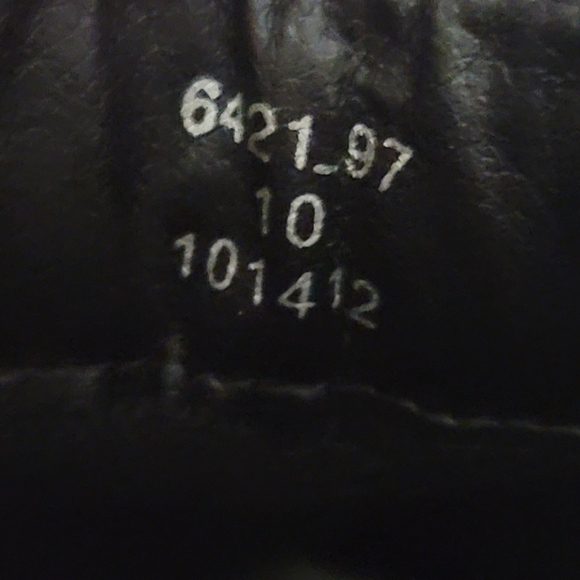 Low-cut pair of boots - Picture 4 of 7